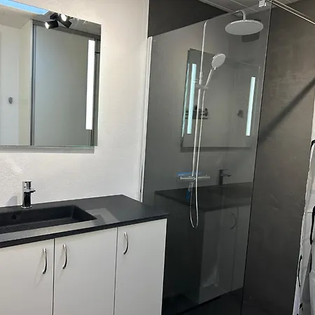 Newly Renovated And Centrally Located Townhome Villa *